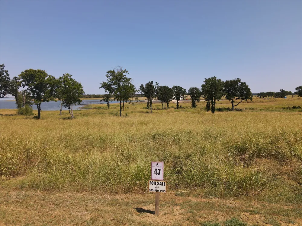 422 HARBORSIDE TERRACE Windom, TX 75492