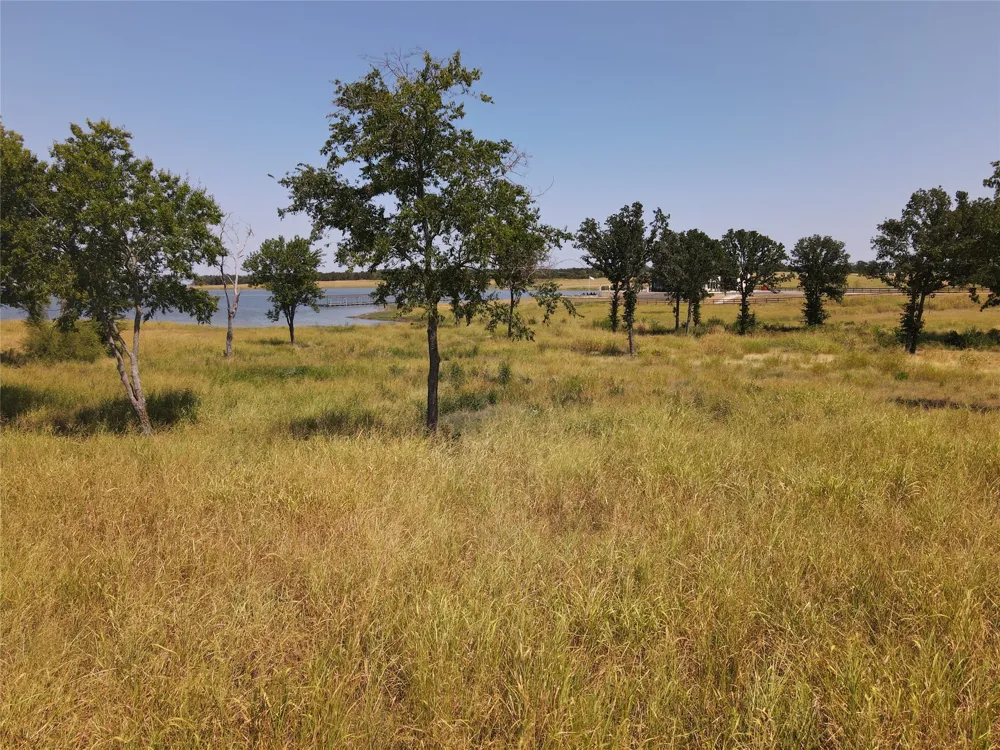 422 HARBORSIDE TERRACE Windom, TX 75492