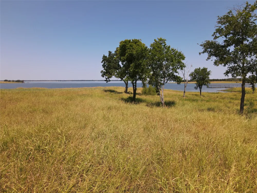 422 HARBORSIDE TERRACE Windom, TX 75492