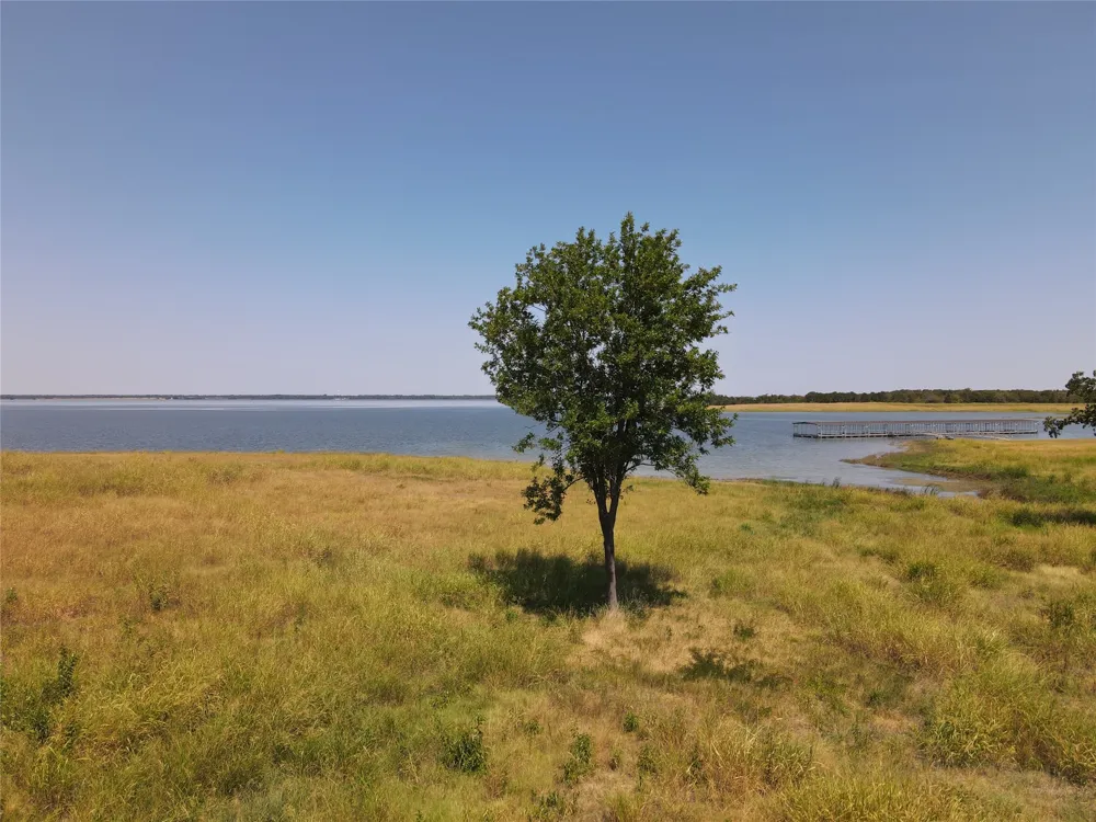 422 HARBORSIDE TERRACE Windom, TX 75492