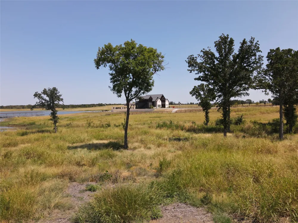 422 HARBORSIDE TERRACE Windom, TX 75492