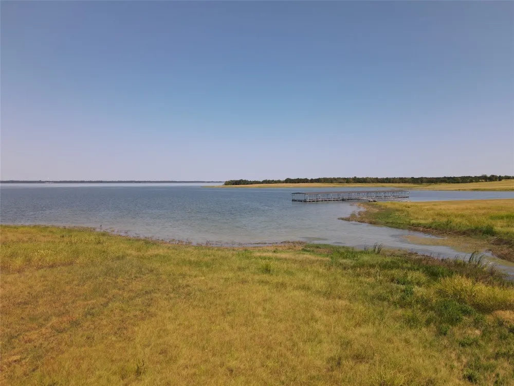 422 HARBORSIDE TERRACE Windom, TX 75492