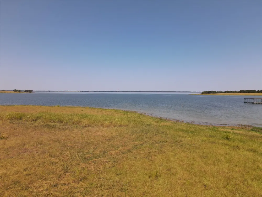 422 HARBORSIDE TERRACE Windom, TX 75492