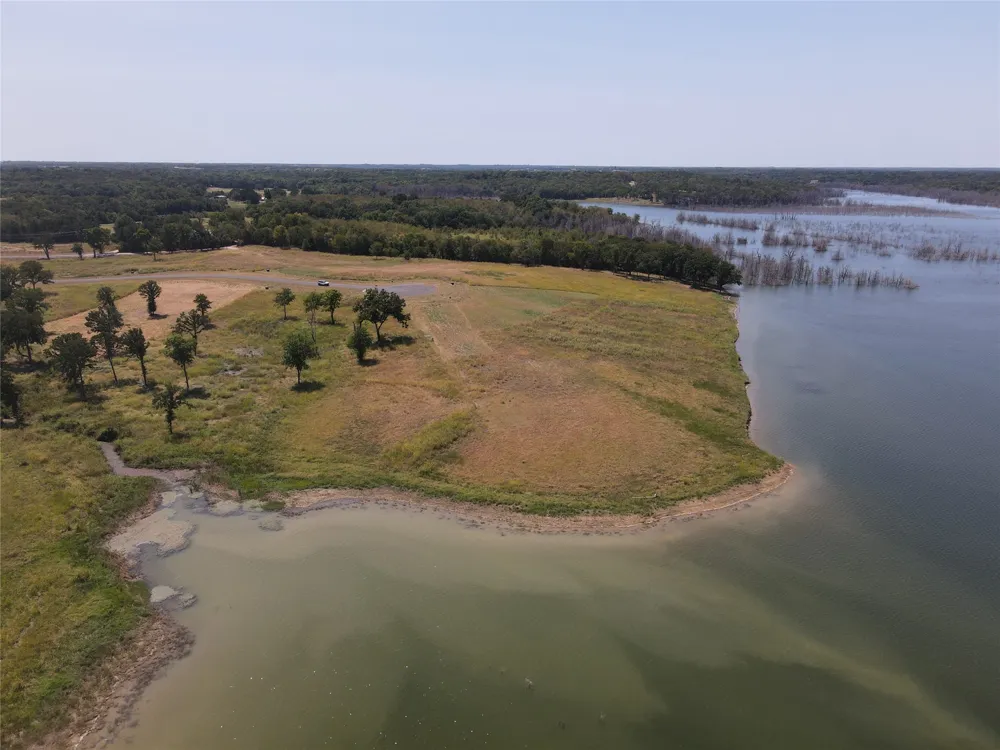 422 HARBORSIDE TERRACE Windom, TX 75492
