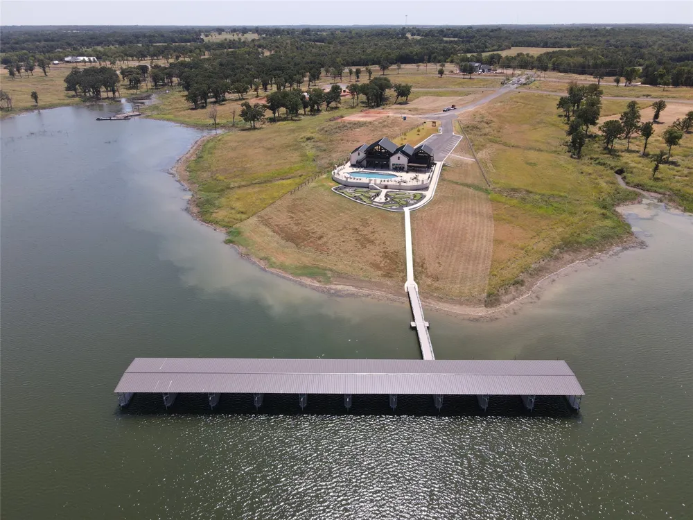 422 HARBORSIDE TERRACE Windom, TX 75492