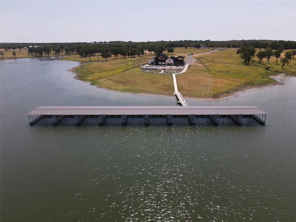 422 HARBORSIDE TERRACE Windom, TX 75492