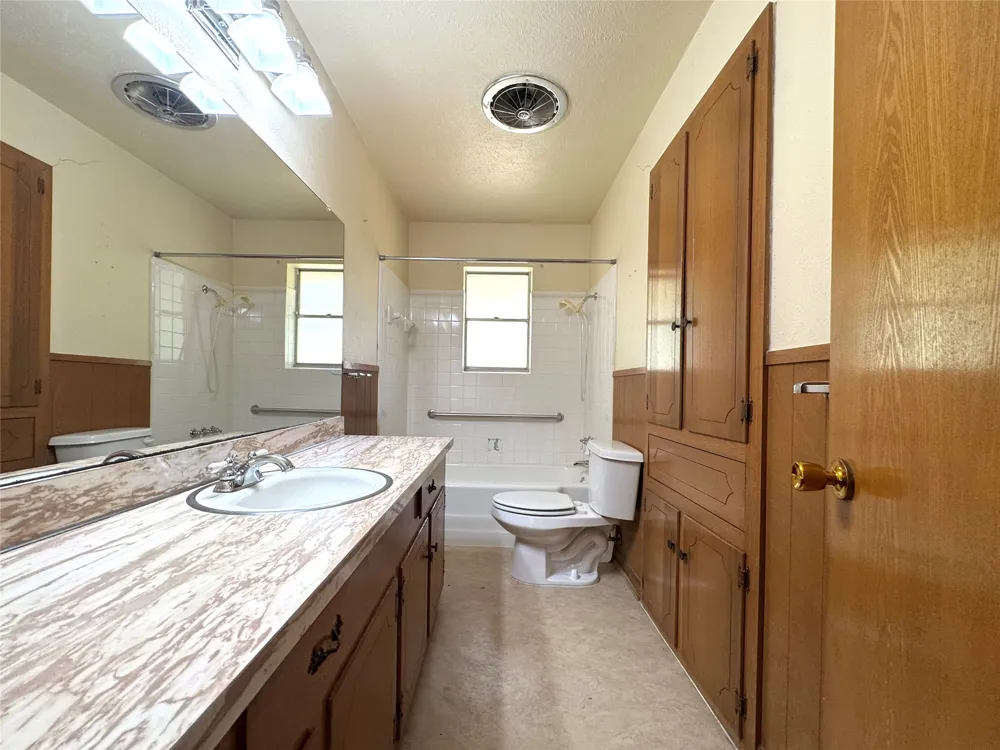 1620 Houston School Road Lancaster, TX 75134