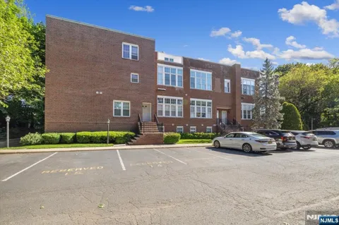 32 Smith Avenue 2F
