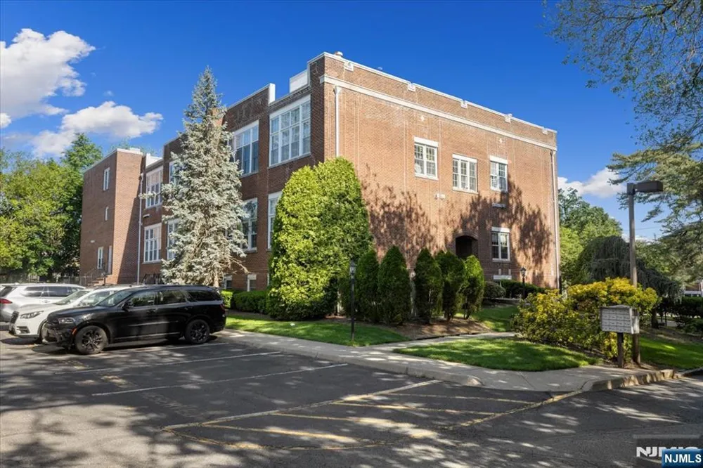 32 Smith Avenue 2F Fair Lawn, NJ 07410