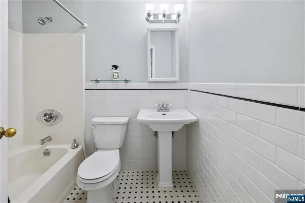 32 Smith Avenue 2F Fair Lawn, NJ 07410