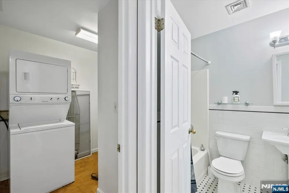 32 Smith Avenue 2F Fair Lawn, NJ 07410