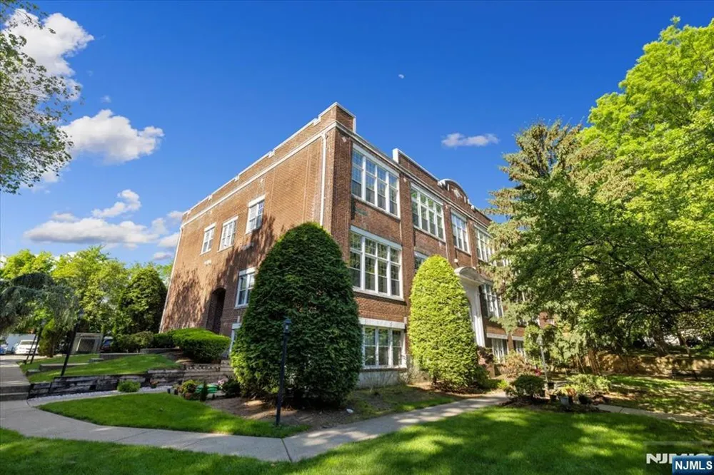 32 Smith Avenue 2F Fair Lawn, NJ 07410