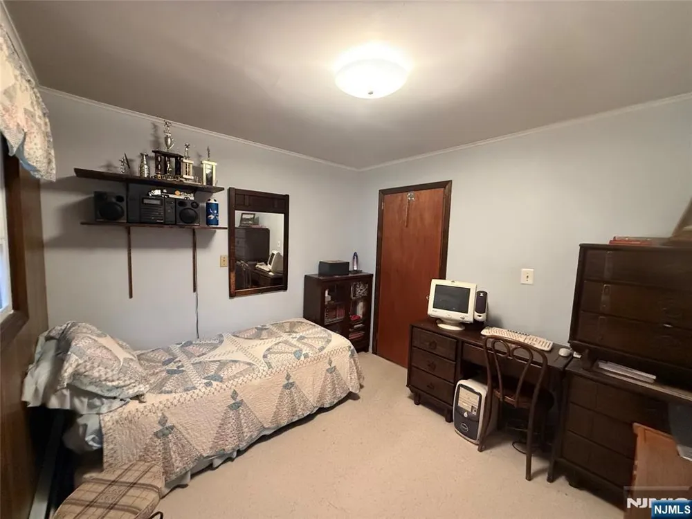 3 Illinois Trail Hopatcong, NJ 07843