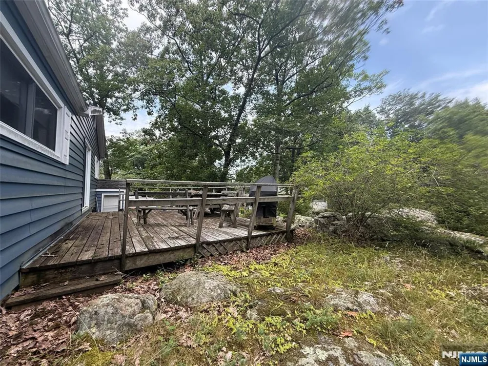 3 Illinois Trail Hopatcong, NJ 07843