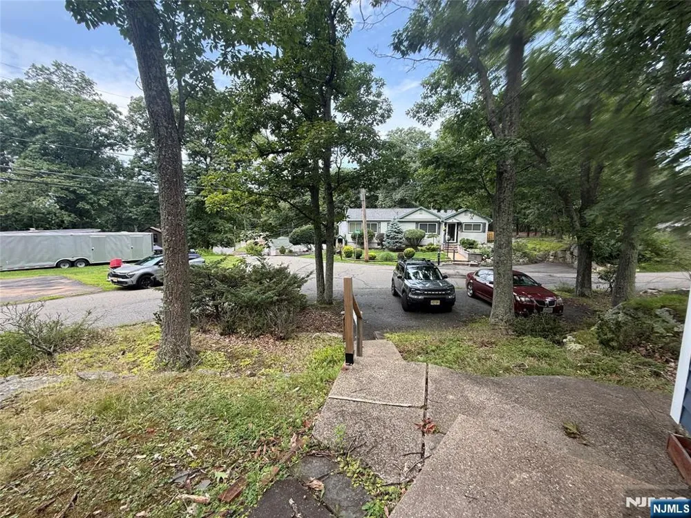 3 Illinois Trail Hopatcong, NJ 07843