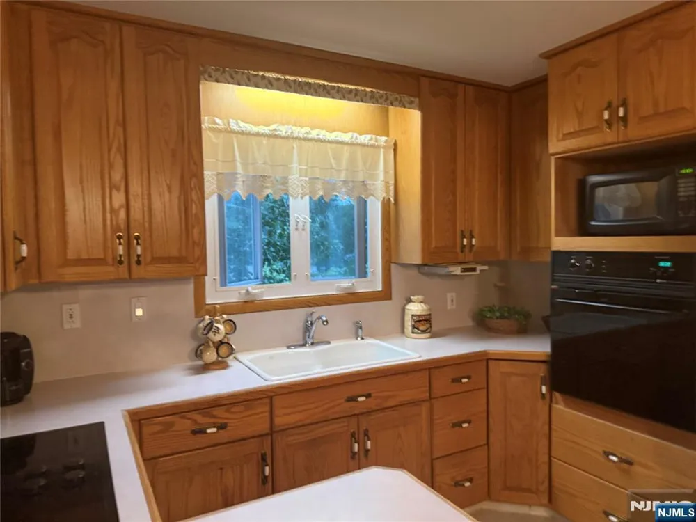 3 Illinois Trail Hopatcong, NJ 07843