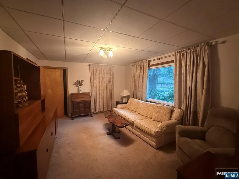 3 Illinois Trail Hopatcong, NJ 07843