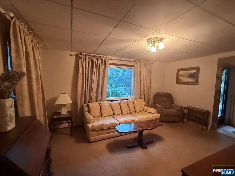 3 Illinois Trail Hopatcong, NJ 07843