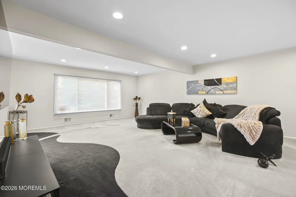 28 Buttonwood Drive Marlboro, NJ 07746