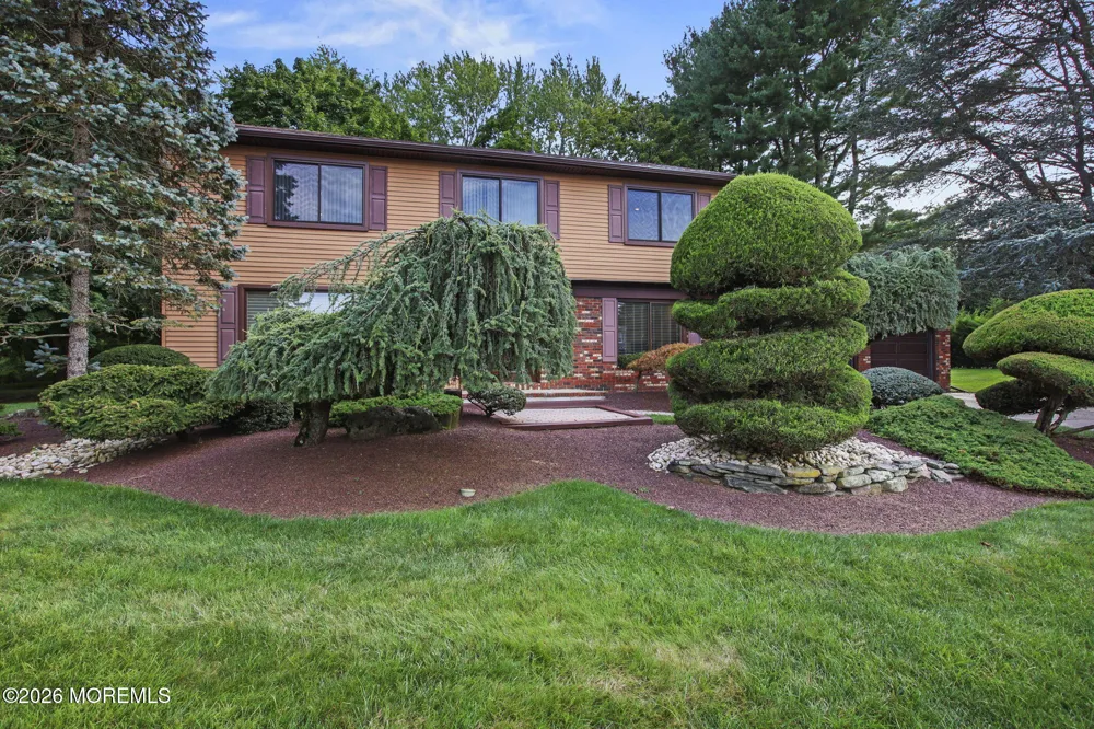 28 Buttonwood Drive Marlboro, NJ 07746