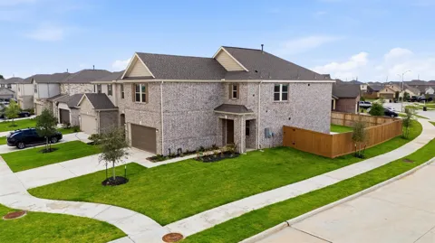 2816 Shimmer Edge Drive