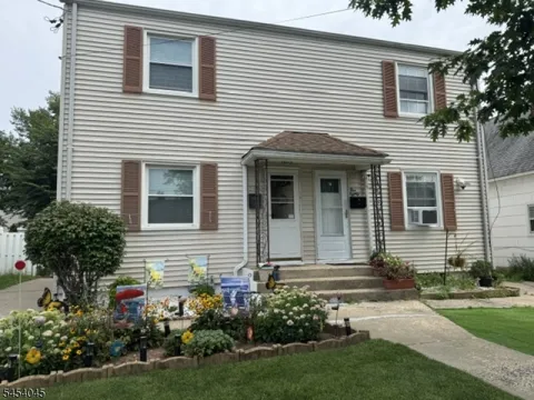 582 Garden Ave