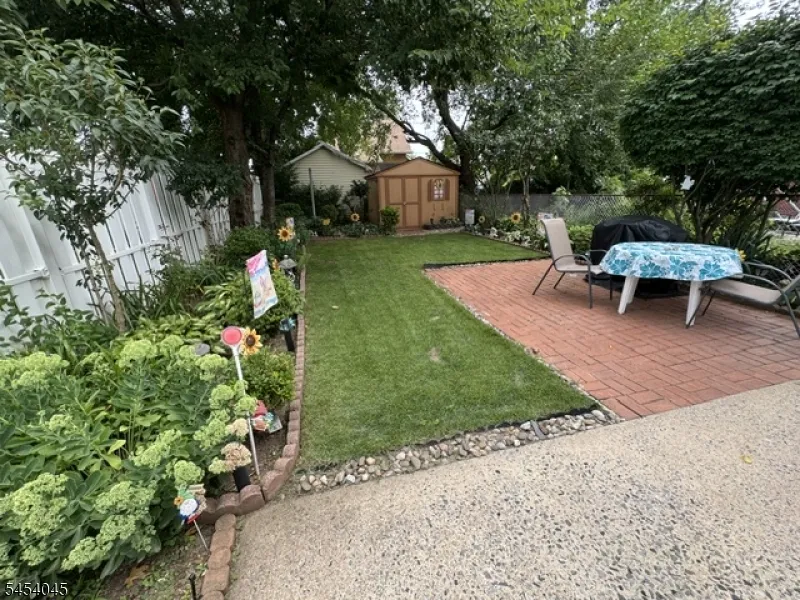 582 Garden Ave Woodbridge, NJ 07095