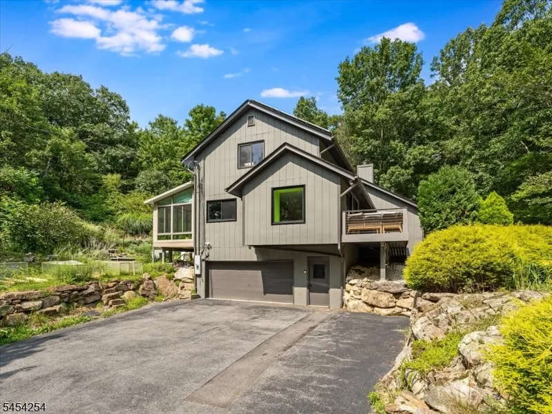 329 Glen Rd Sparta, NJ 07871