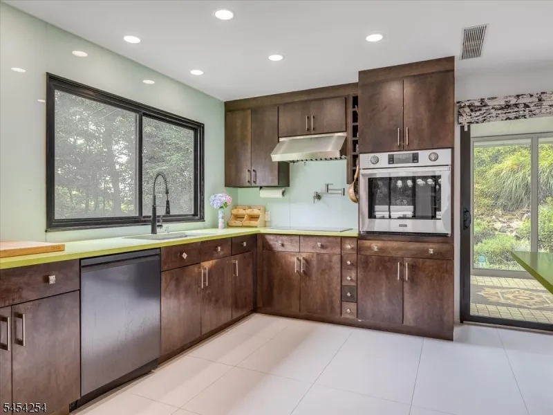 329 Glen Rd Sparta, NJ 07871