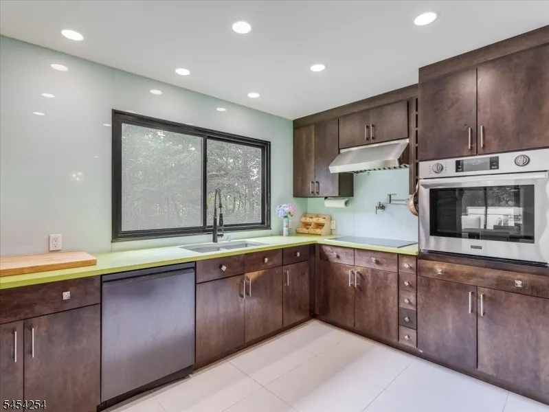 329 Glen Rd Sparta, NJ 07871