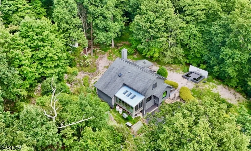 329 Glen Rd Sparta, NJ 07871