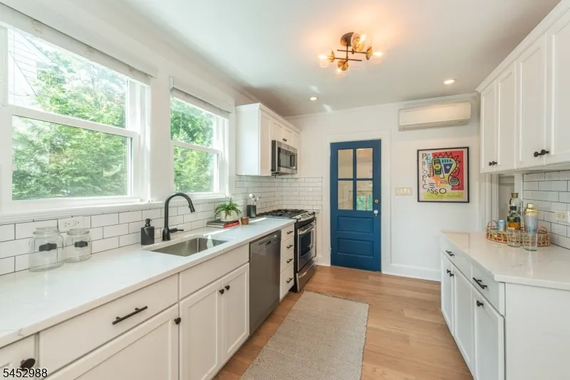 22 Euclid Pl Montclair, NJ 07042