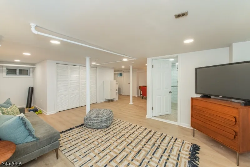22 Euclid Pl Montclair, NJ 07042