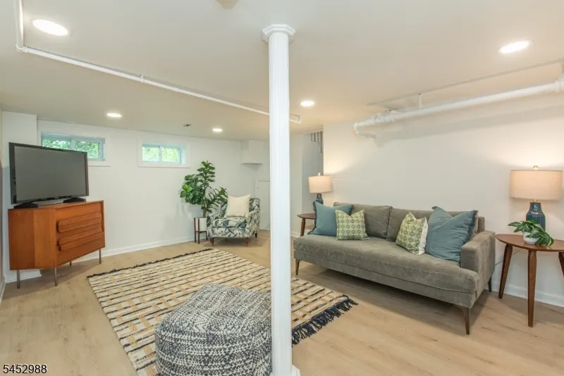 22 Euclid Pl Montclair, NJ 07042