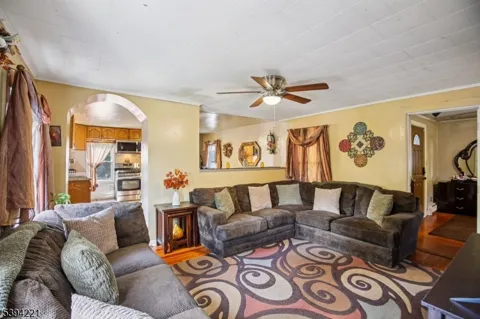 369 Queens Ct