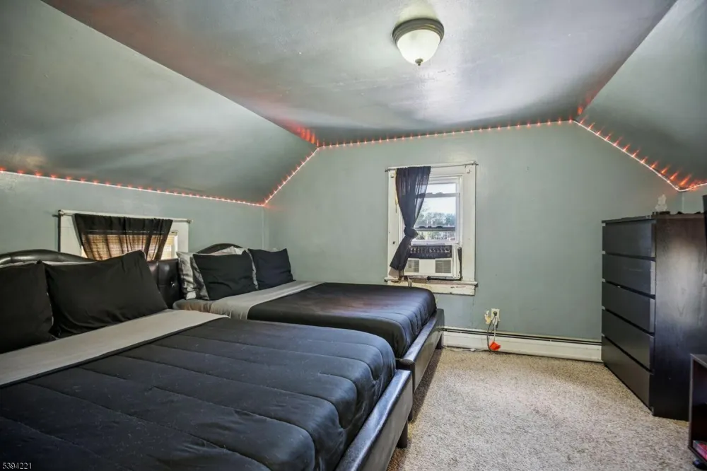 369 Queens Ct Ridgewood Village, NJ 07450