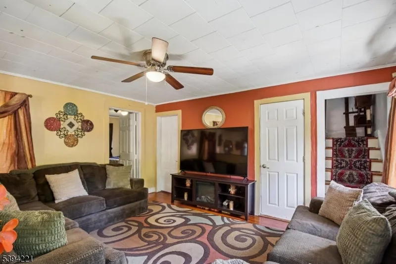 369 Queens Ct Ridgewood Village, NJ 07450