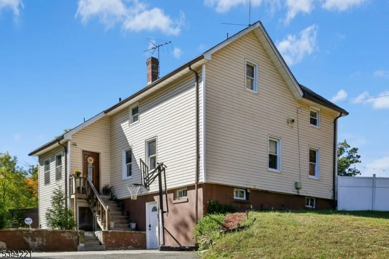369 Queens Ct Ridgewood Village, NJ 07450
