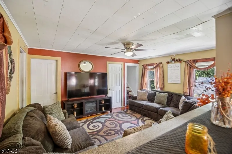 369 Queens Ct Ridgewood Village, NJ 07450