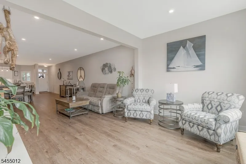 10 Red Shoulder Ln Washington, NJ 07882