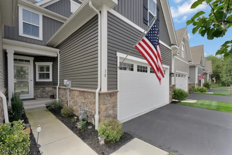 10 Red Shoulder Ln Washington, NJ 07882