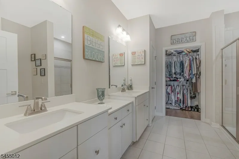 10 Red Shoulder Ln Washington, NJ 07882