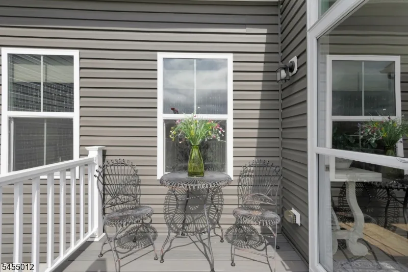 10 Red Shoulder Ln Washington, NJ 07882