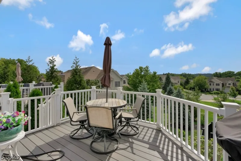 10 Red Shoulder Ln Washington, NJ 07882