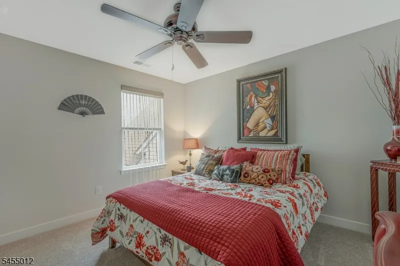 10 Red Shoulder Ln Washington, NJ 07882