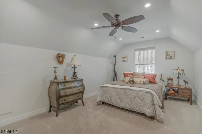 10 Red Shoulder Ln Washington, NJ 07882