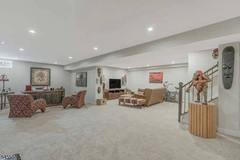 10 Red Shoulder Ln Washington, NJ 07882