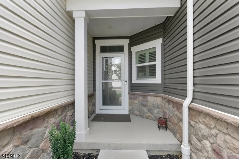 10 Red Shoulder Ln Washington, NJ 07882
