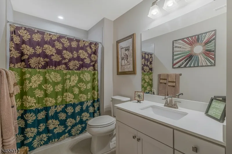 10 Red Shoulder Ln Washington, NJ 07882