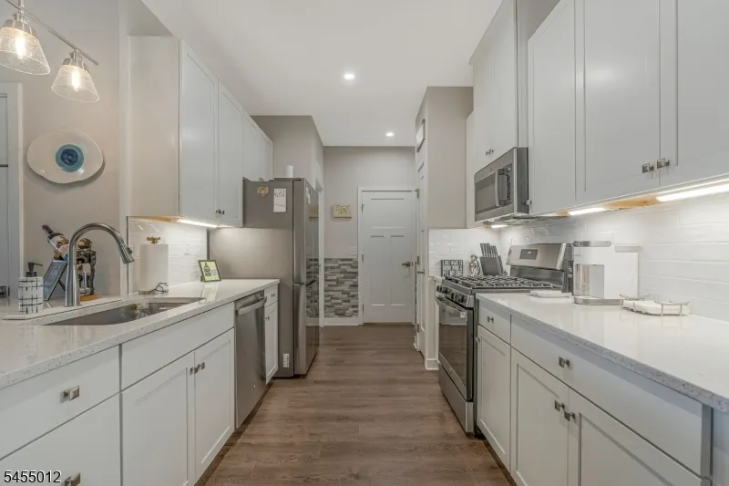 10 Red Shoulder Ln Washington, NJ 07882